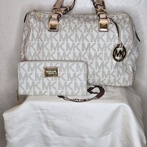 Michael Kors White and Gold Women's Bag Set